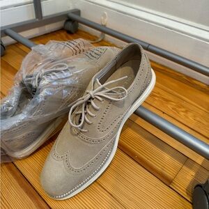 Colehaan Grand OS Oxford Dress Shoes Suede Cream. Size US 9.